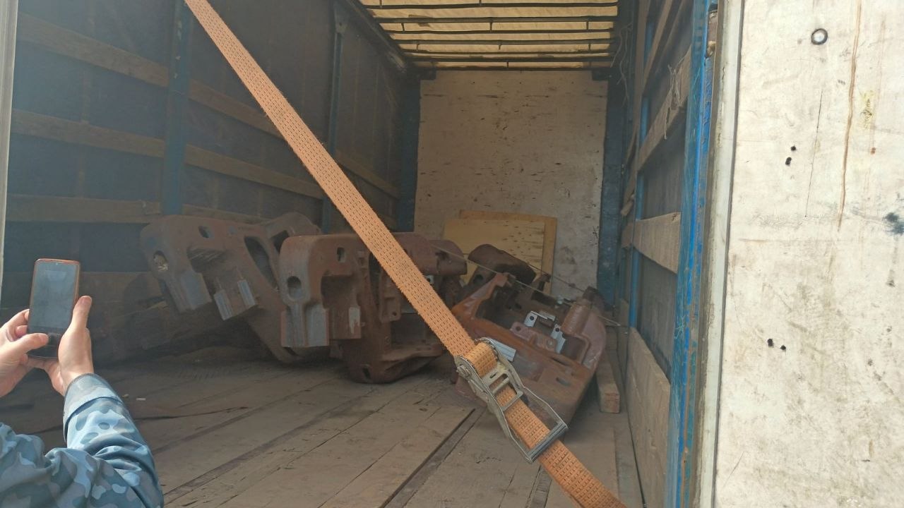 надресорні балки у вантажівці